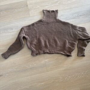 Brown cropped turtleneck sweater #cropped #turtleneck
Forever 21, size S